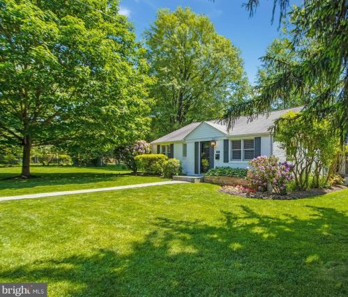 7307 Arthur Dr, Falls Church, VA 22046-3718
