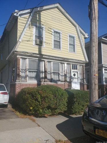 315 240th St, Bronx, NY 10470-1707