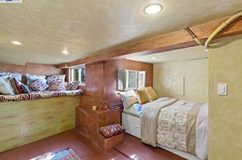 7950 Hillmont Dr, Oakland CA  94605-3521 exterior