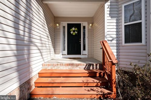 214 Meadowview Ln, Locust Grove, VA 22508-5173