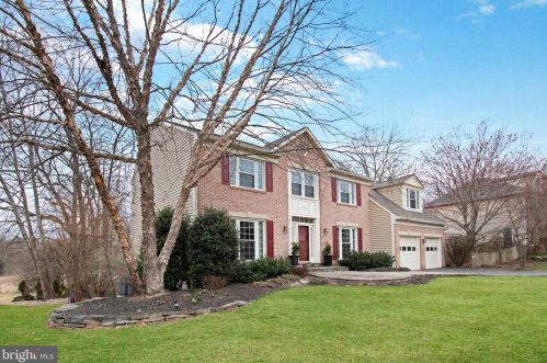 1256 Rowland Dr, Herndon, VA 20170-2428