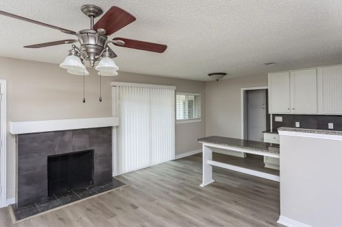 1425 Hurstview Dr, Hurst TX  76053-3948 exterior