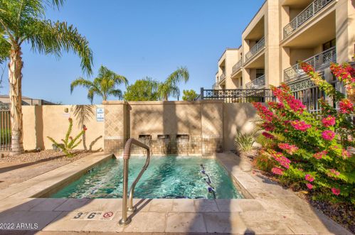 8 Biltmore Dr, Phoenix, AZ