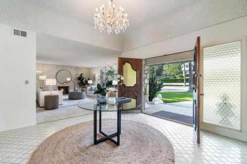 2086 Mendocino Ln, Altadena, CA 91001-2814