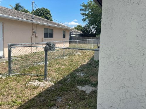 414 Port St Lucie Blvd, Fort Pierce FL  34984-5104 exterior