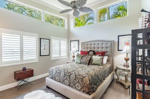 5148 31st Ave, Saint Petersburg FL  33707-5600 exterior