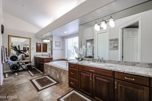 9610 Laurel Ln, Scottsdale AZ 85254-4901 exterior