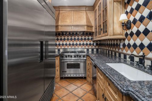 41 Biltmore Est, Phoenix AZ 85016-2819 exterior