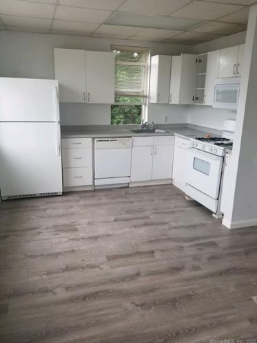6 5th Ave, Danbury, CT 06810-6837