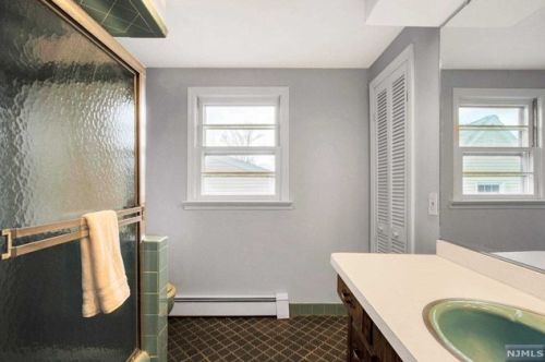 491 James St, N Milford NJ  07646-1023 exterior