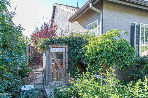 2518 Calderon Dr, Santa Maria CA  93455-7410 exterior