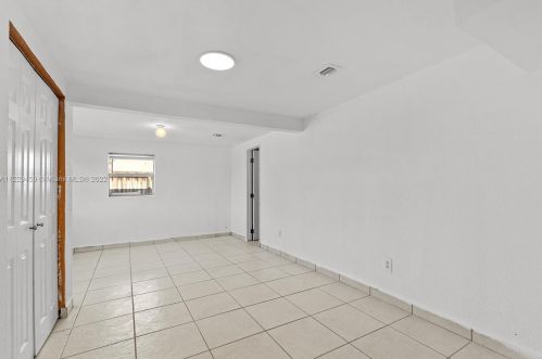 6529 21 St, Hollywood FL 33023-2807 exterior