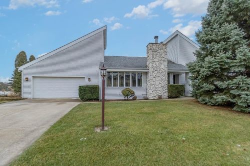 9613 Tyler St, Crown Point IN 46307-2489 exterior