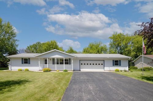 1207 Cooper Dr, Edgerton, WI 53534-9068