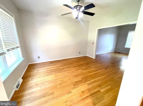 32 Pin Oak Dr, Dover DE  19904-2373 exterior