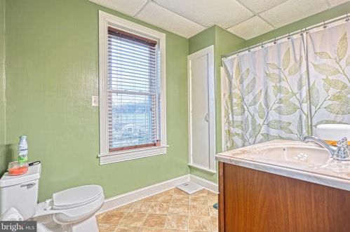 137 East St, Spring Grove PA  17362-1215 exterior