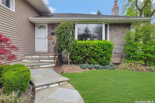 19 Merit Ln, Muttontown, NY 11753-1722
