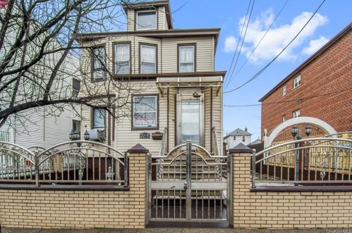 2218 Bruckner Blvd, Bronx, NY 10473-1318