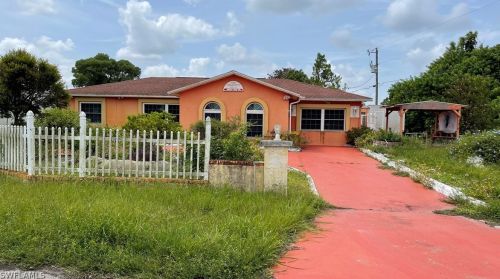 2252 10th Ct, Lehigh Acres, FL 33936-3249