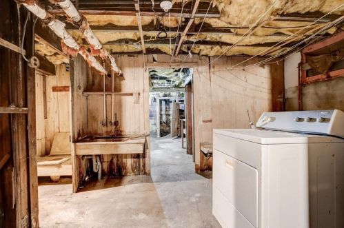 329 Center St, Milwaukee WI  53212-2914 exterior