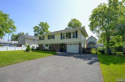 147 Pine Ave, N Milford, NJ 07646-2636