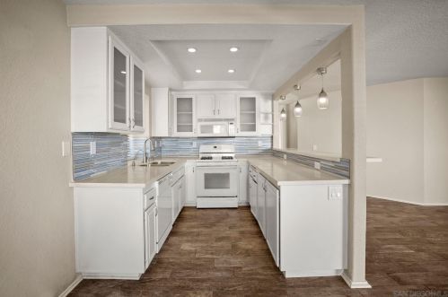 7478 Altiva Pl, Carlsbad CA  92009-6415 exterior