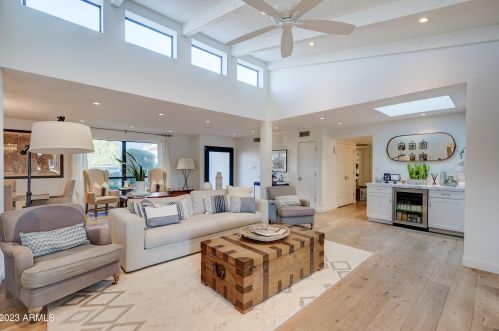 8051 Del Cristal Dr, Scottsdale, AZ 85258-2229