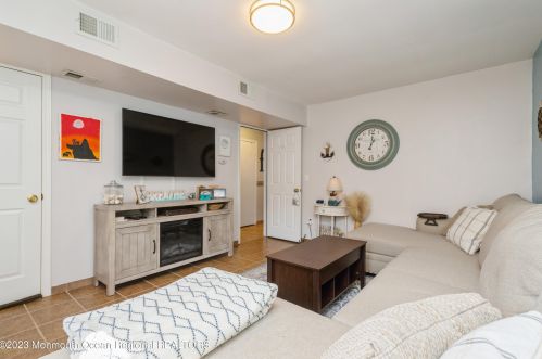 12 Dutch Ln, Hazlet NJ  07730-1728 exterior