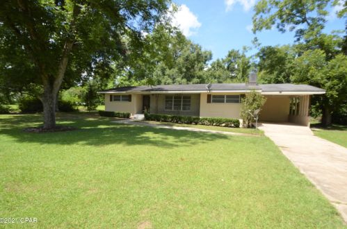 568 4th St, Sunny Hills, FL 32428-1181