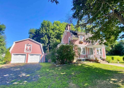 21 Columbus Cir, Unity, NH 03773-1222