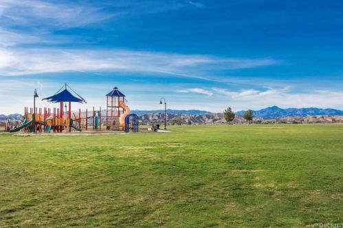 29236 Discovery Ridge Dr, Santa Clarita CA  91390-5761 exterior
