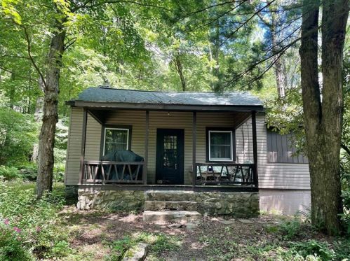 136 Forest Ave, Somerset, PA 15501-5848