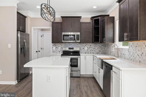 10906 Thiel Ct, Spotsylvania VA  22551-8034 exterior