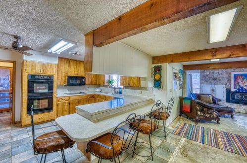 1107 Sandstone St, Sunrise Beach TX  78643-2426 exterior