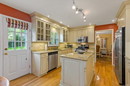 51 Meadow Rd, Briarcliff NY  10510-1134 exterior