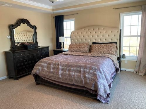 8 Summit Dr, Marlborough NY  12542-6408 exterior