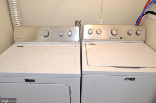 905 Cherrington Dr, Harrisburg PA  17110-9493 exterior