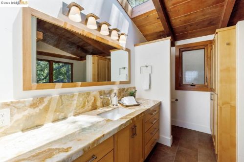 25566 Fernhill Dr, Los Altos CA  94024-6302 exterior