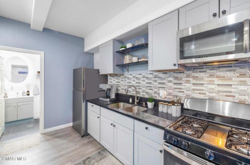 4376 Ish Dr, Simi Valley CA  93063-2945 exterior