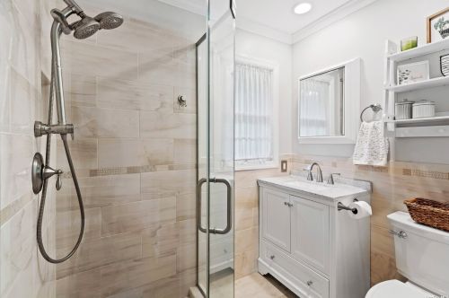 96 Vanderbilt Blvd, Oakdale NY  11769-2033 exterior