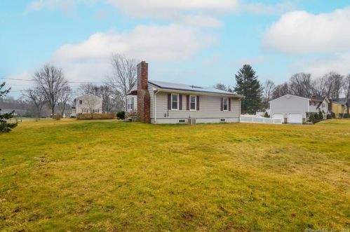 55 Pine River Rd, North Haven CT  06473-3312 exterior