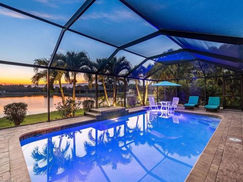 18013 Royal Tree Pkwy, Naples FL  34114-8941 exterior