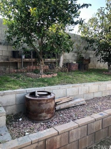 718 Idyllwild Ave, Rialto CA  92376-4816 exterior