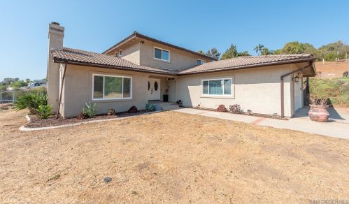 1042 Evergreen Ln, Vista, CA 92084-1013