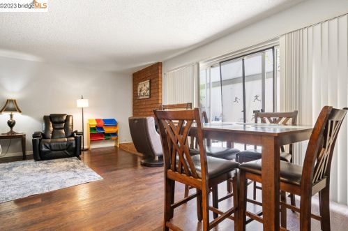 1372 Ridgecrest Rd, Pinole, CA 94564-2129