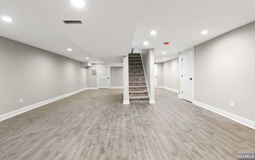 37 Tara Ln, Montville Township NJ  07045-9699 exterior