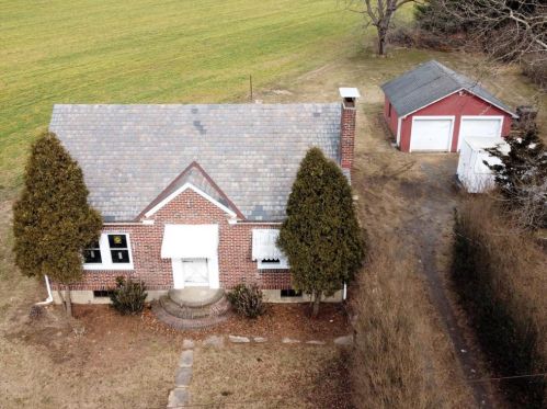 4704 Lehigh Dr, Walnutport, PA 18088-9505