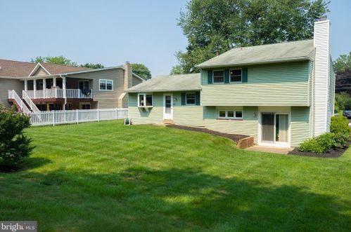 625 Pickering Rd, Southampton, PA 18966-4146