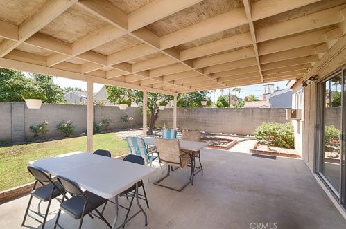 10422 Ponder St, Cypress CA  90630-4462 exterior