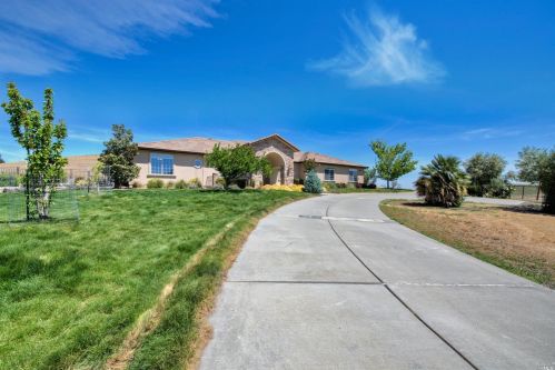 3959 Skyhawk Ln, Vacaville CA  95688-9516 exterior